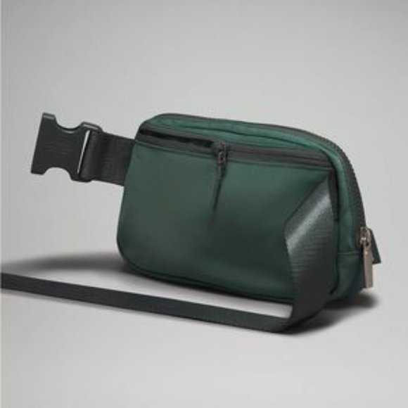 Lululemon medium dark forest Everywhere Belt Bag 1L - Picture 4 of 6